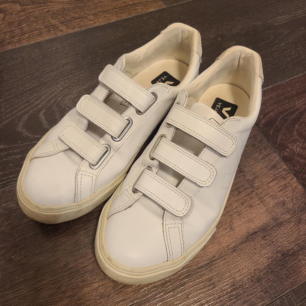 Veja sneakers US size 7
